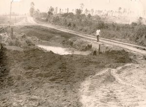 Através da Lei 417, de 16 de junho de 1965, foi autorizado um crédito de Cr$ 21.552.064 para a construção da obra. Veja a Lei abaixo.