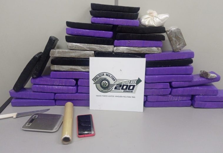 Casal é detido em Araras com mais de 40 tijolos de maconha em residência investigada por esconder motos roubadas