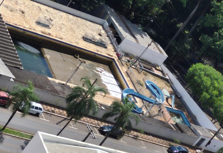Após repercussão, Prefeitura age e limpa piscinas do Cordeiro Clube e Jardim Eldorado