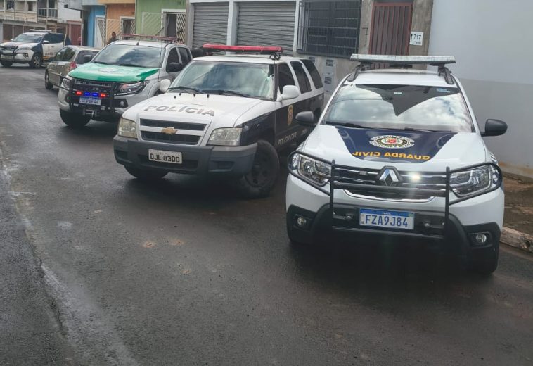 Polícia Civil estoura ponto de tráfico em Santa Gertrudes e apreende cocaína e caderno de anotações