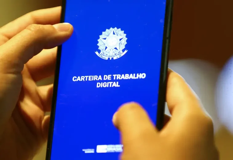 Empréstimo consignado do FGTS já soma R$ 3,3 bilhões no Brasil e gera alerta entre especialistas