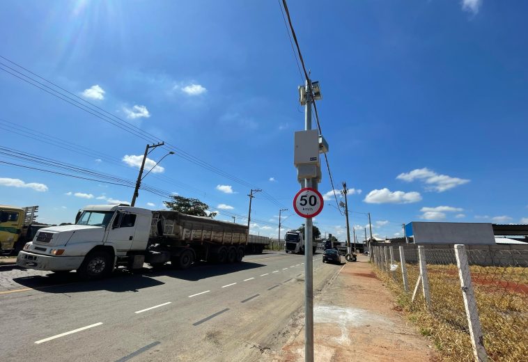 Novo radar é instalado na  Aristeu Marcicano, mas ainda não está multando, segundo a Prefeitura