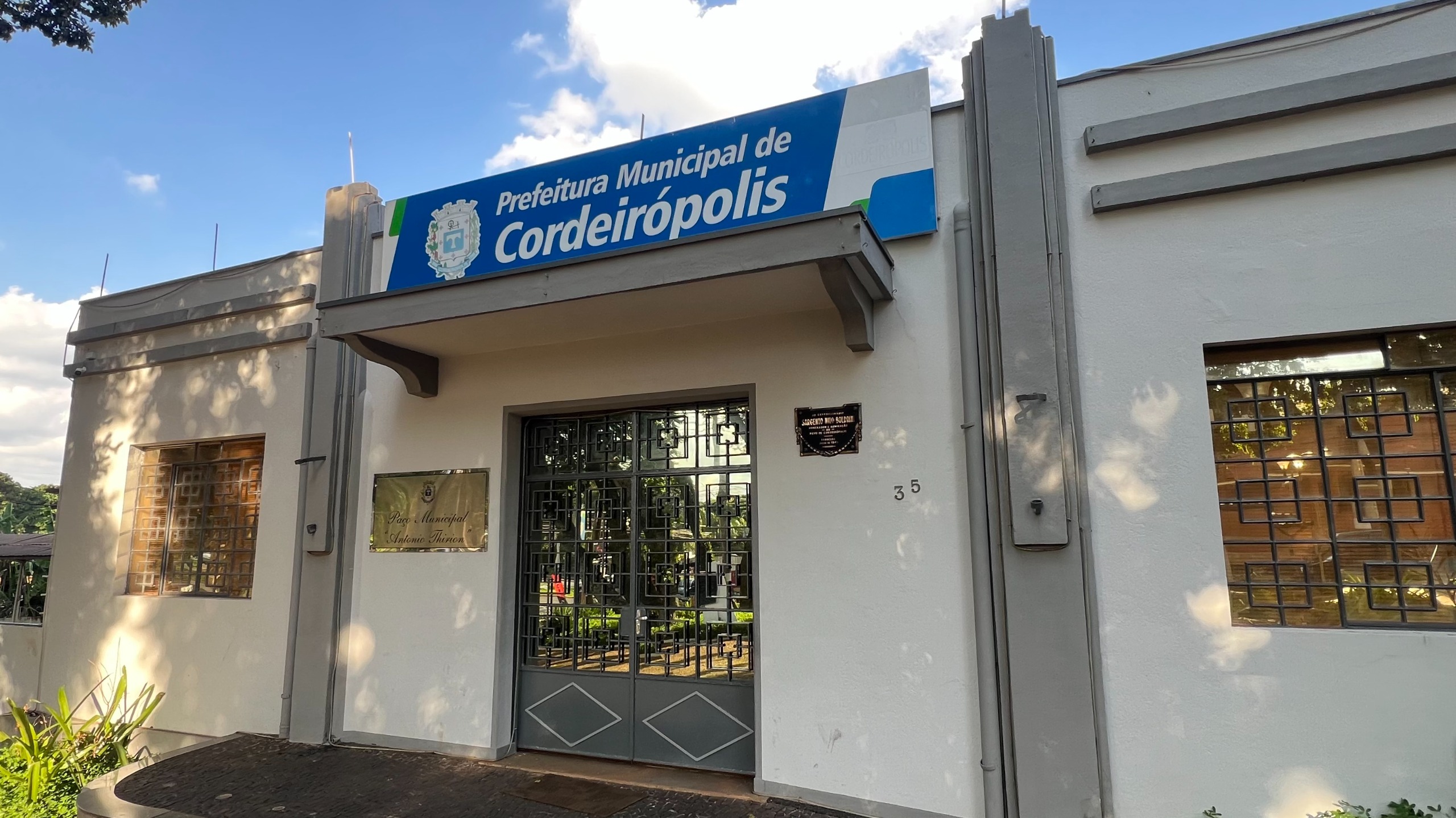 Salário de servidor volta a ultrapassar R$ 17 mil e reacende debate sobre critérios de remuneração na Prefeitura