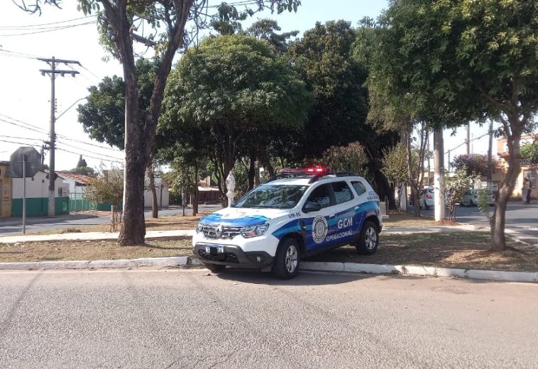 Colisão entre bicicleta e carro deixa mulher ferida no Jardim Bela Vista
