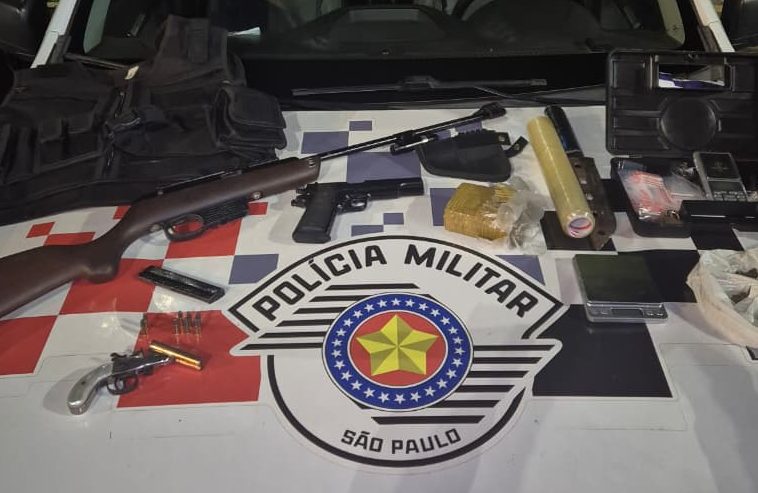Em Araras, operação termina com prisão e apreensão de armas e drogas