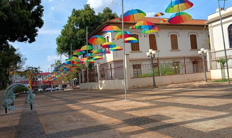 Black friday leva descontos, música e gastronomia ao calçadão de Araras