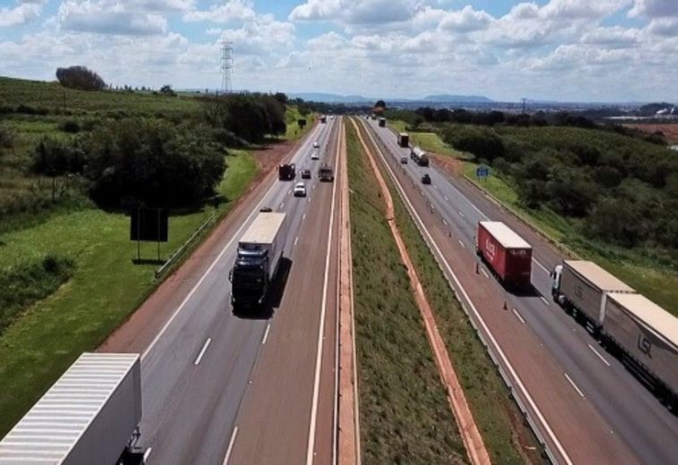 Feriadão promete rodovias lotadas: 2,2 milhões de veículos devem circular pela Eixo SP