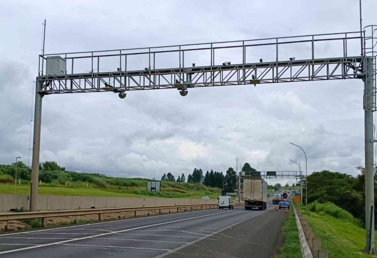 Fiscalização sem parar: nova tecnologia começa a pesar caminhões em movimento na Washington Luís