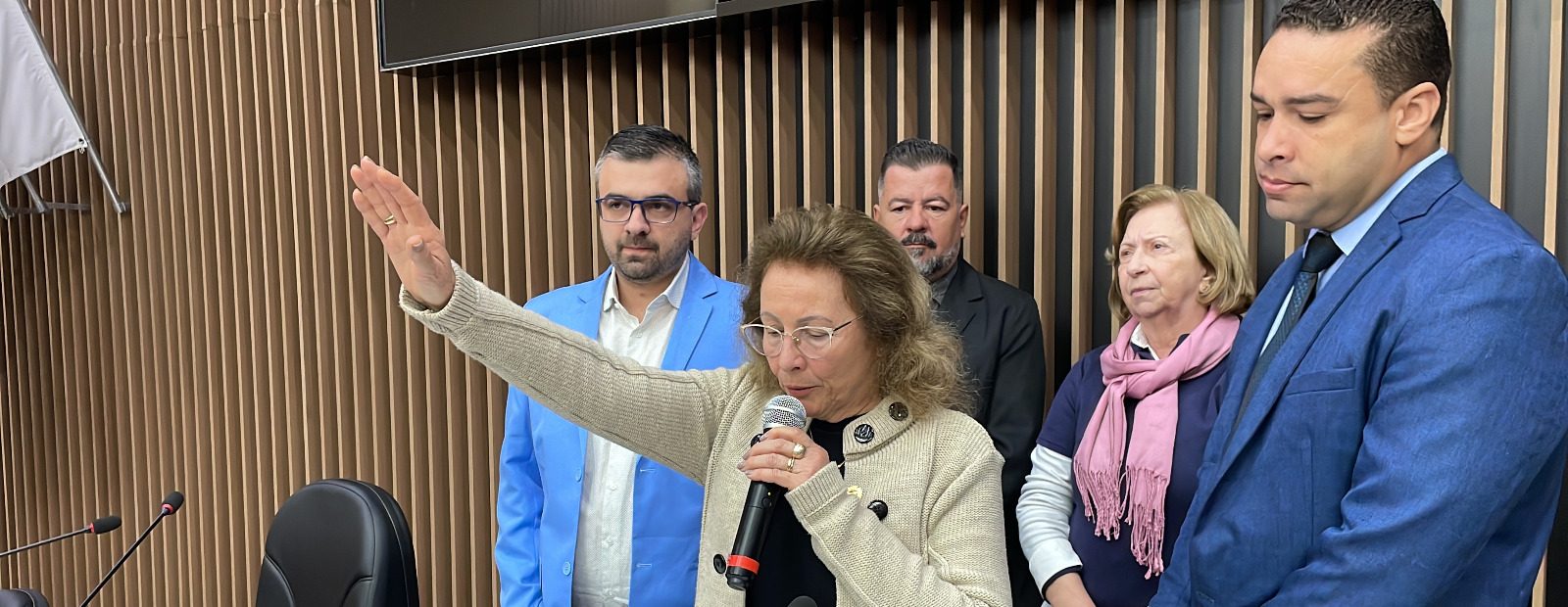 Elaine Brambilla toma posse como prefeita e faz história ao se tornar a primeira mulher a comandar Araras