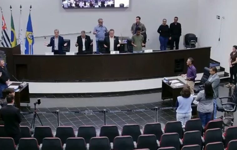 Cristina sofre primeiro revés político e projeto das bolsas fica sem votação na Câmara